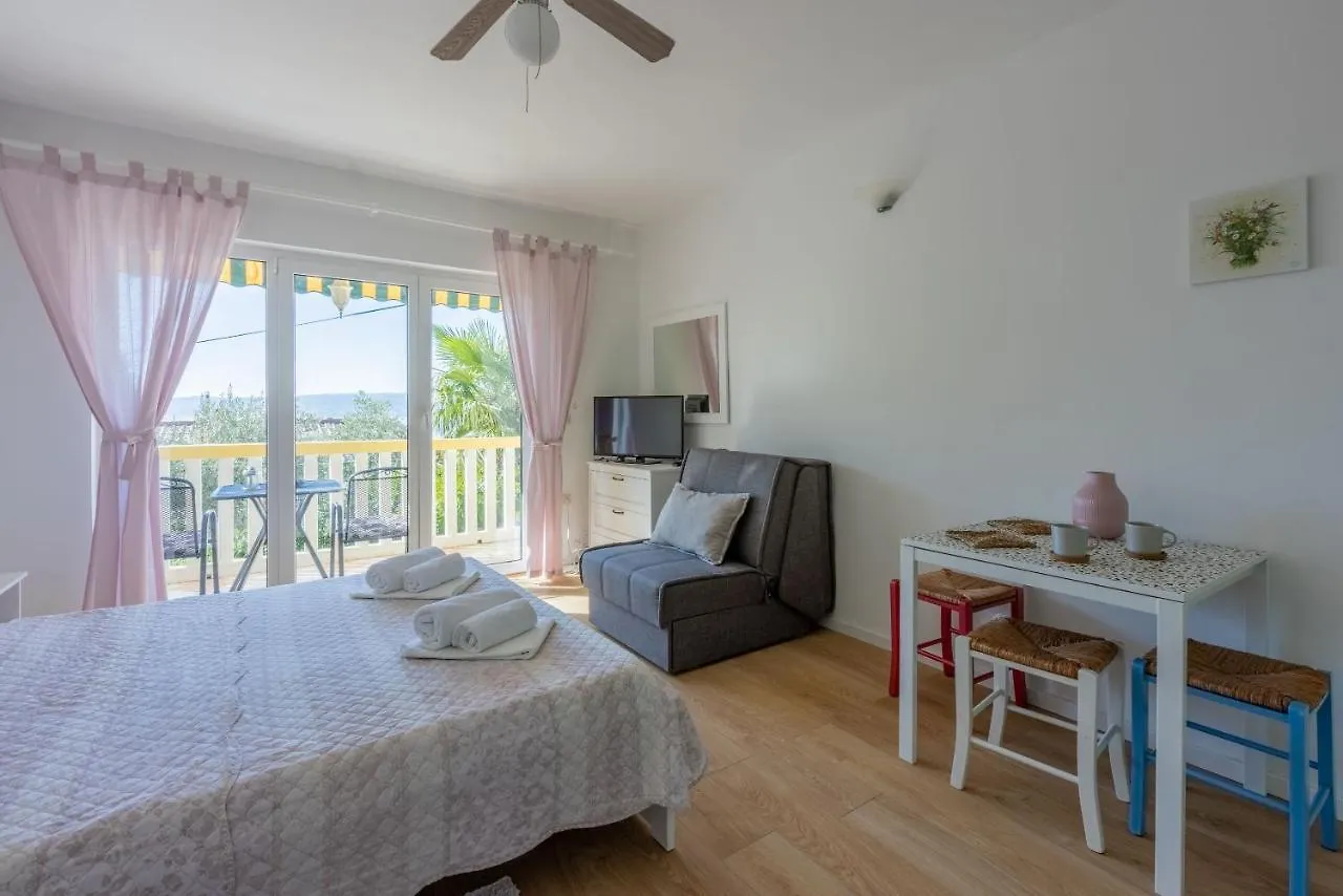 Apartments Neno Crikvenica
