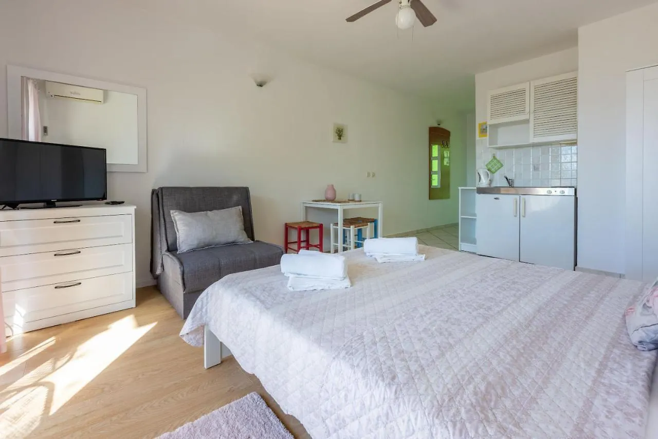 Apartments Neno Crikvenica 0*,