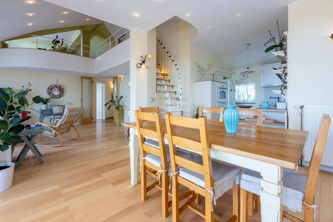 Apartments Neno Crikvenica 0*,