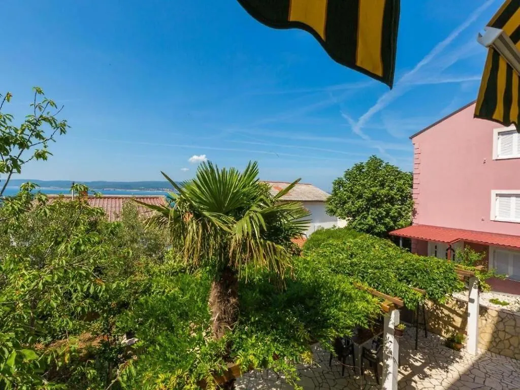 Apartments Neno Crikvenica 0*,