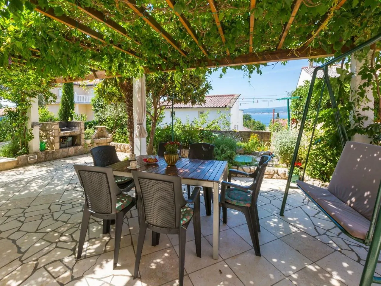 Apartments Neno Crikvenica 0*,