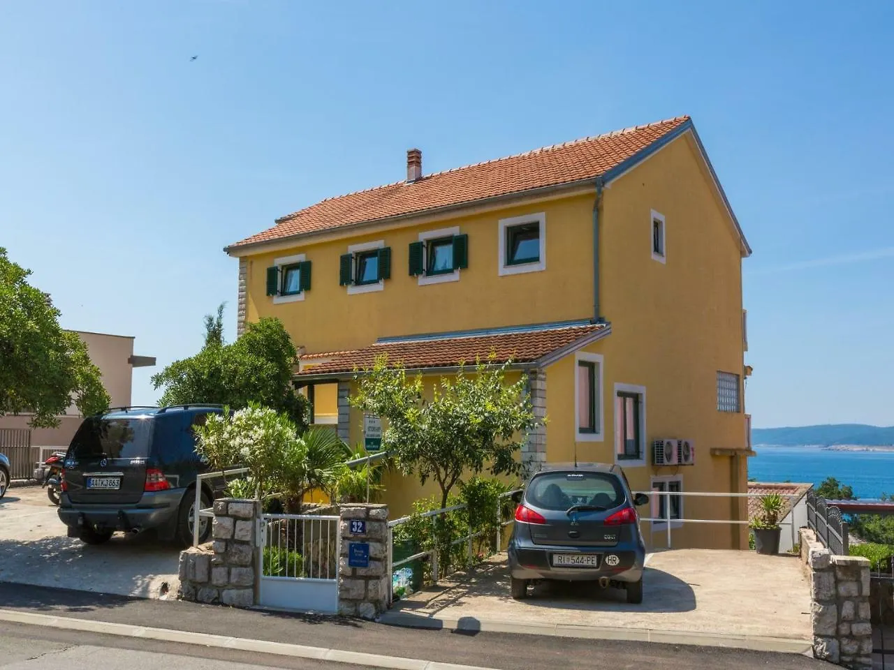 Apartments Neno Crikvenica 0*,