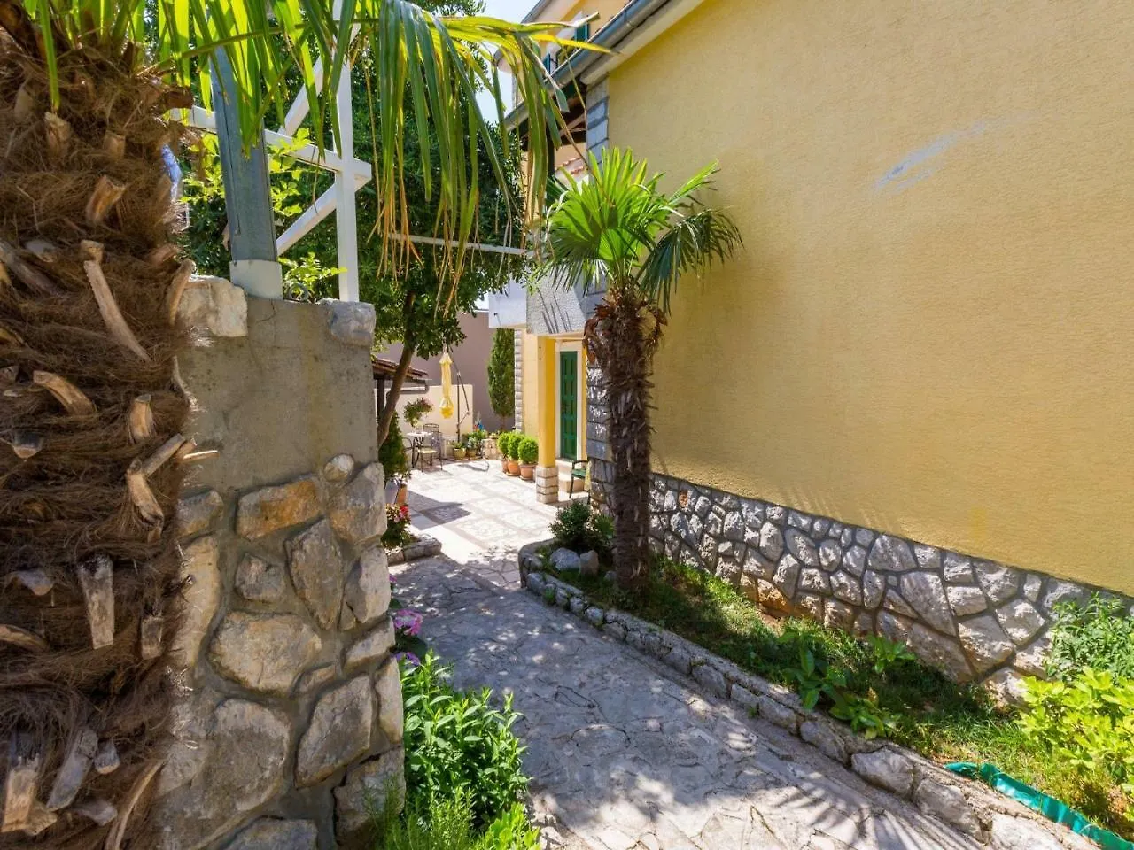 Apartments Neno Crikvenica