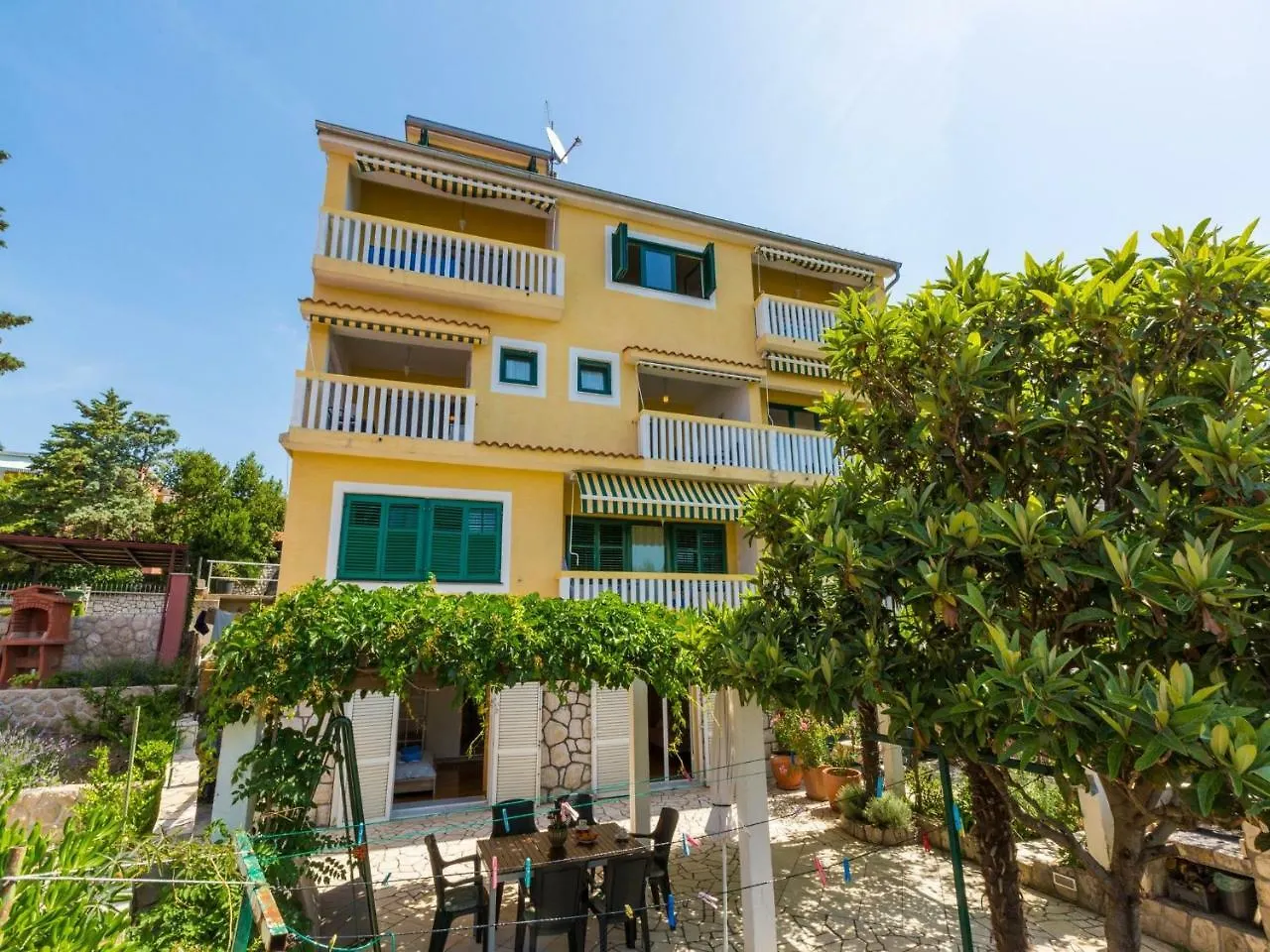 Apartments Neno Crikvenica